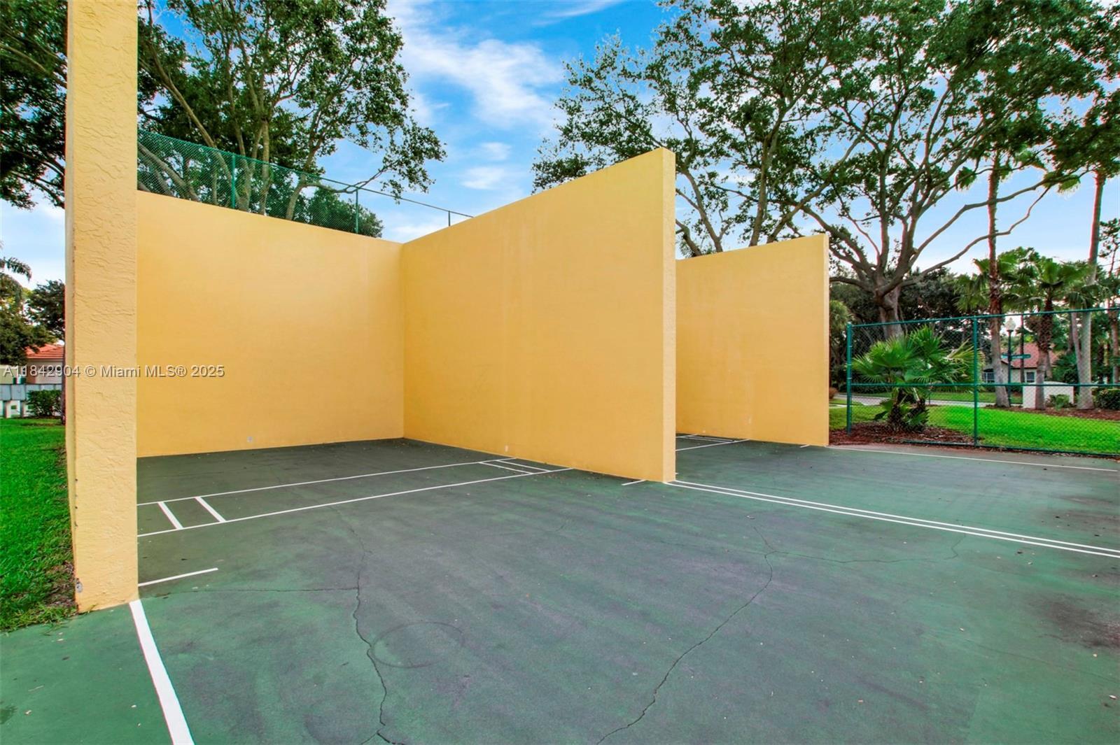 SEMINOLE GARDENS AT WOODB - Residential Lease