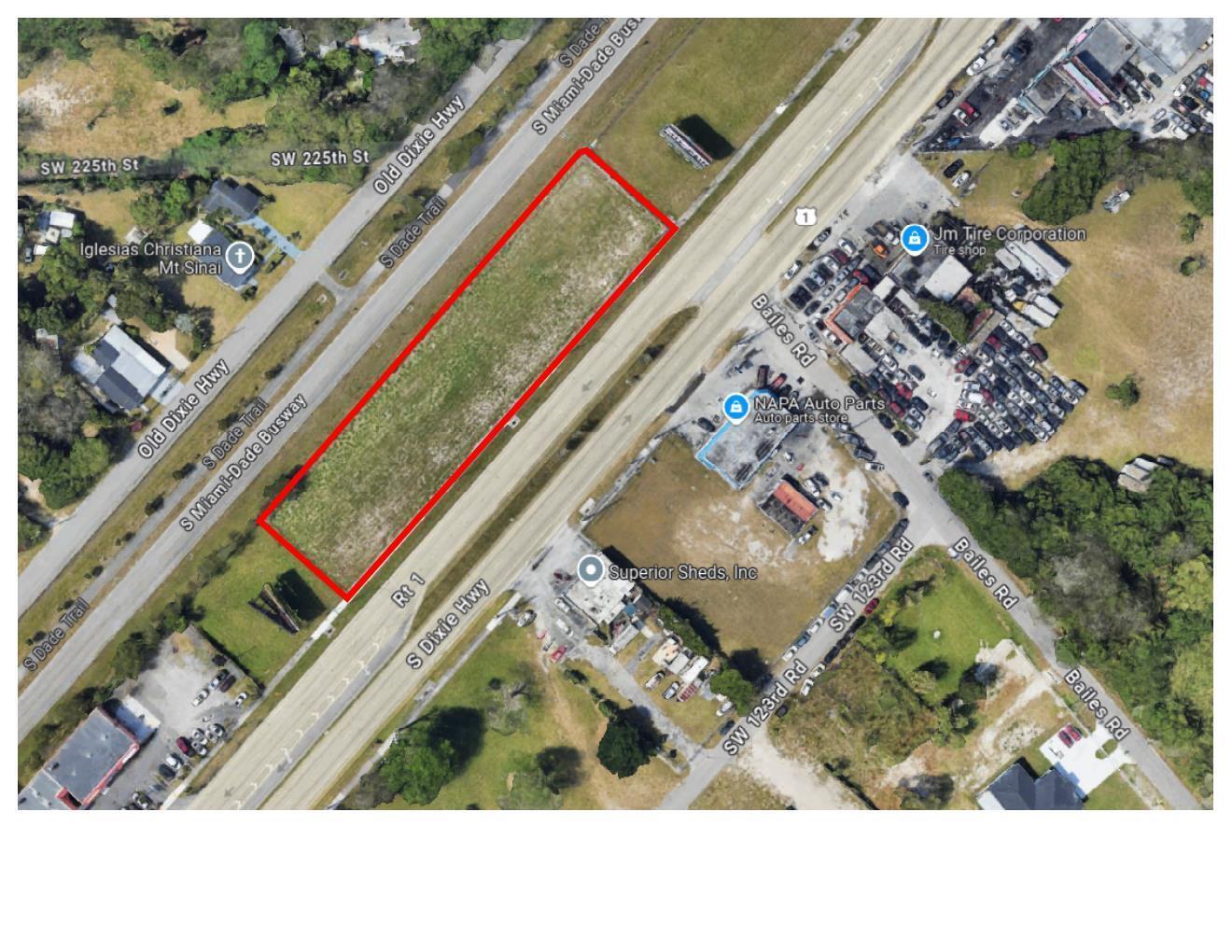 Lot is fence and mowed. Current zoning is 7100 / IU-1 - INDUSTRIAL DISTRICTS, LIGHT MANUFACTURING.Many potential uses for this lot. Exposure to public traffic from the US-1 that will help your business grow. Very convenient access to the property.