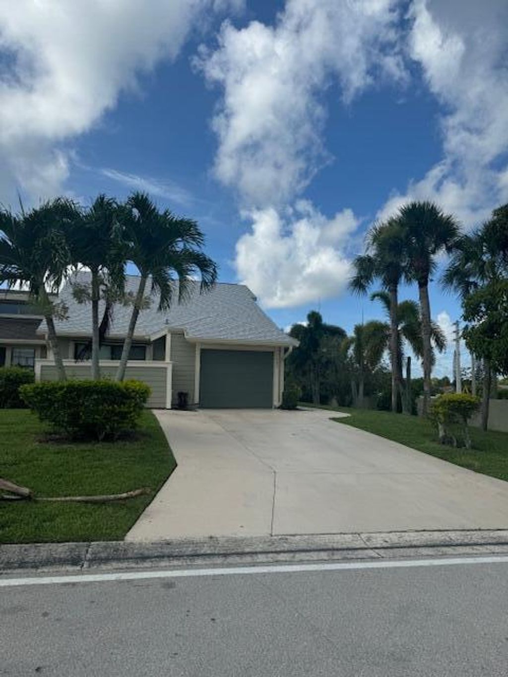 Photo of 1502 SE Dewberry Court, Port Saint Lucie, FL 34952 (MLS # R11148139)