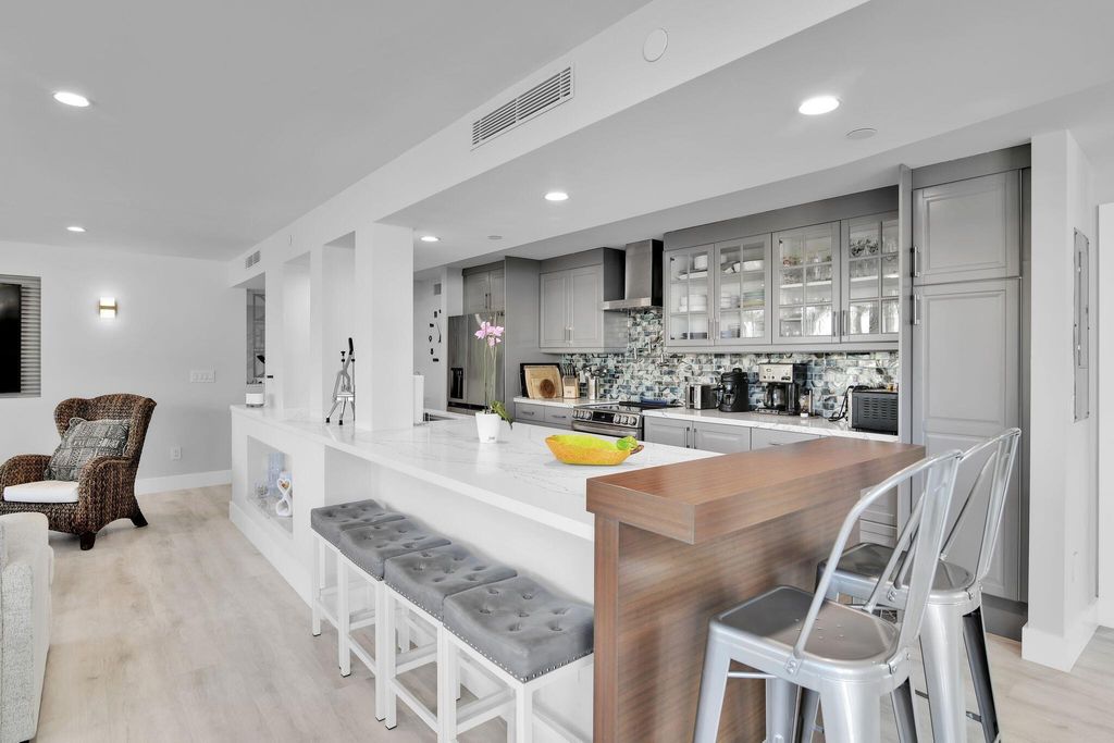 Photo of 859 Jeffery St #202, Boca Raton, FL 33487 (MLS # B26014820)