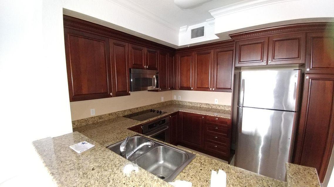 VIZCAYA LAKES CONDO - Residential