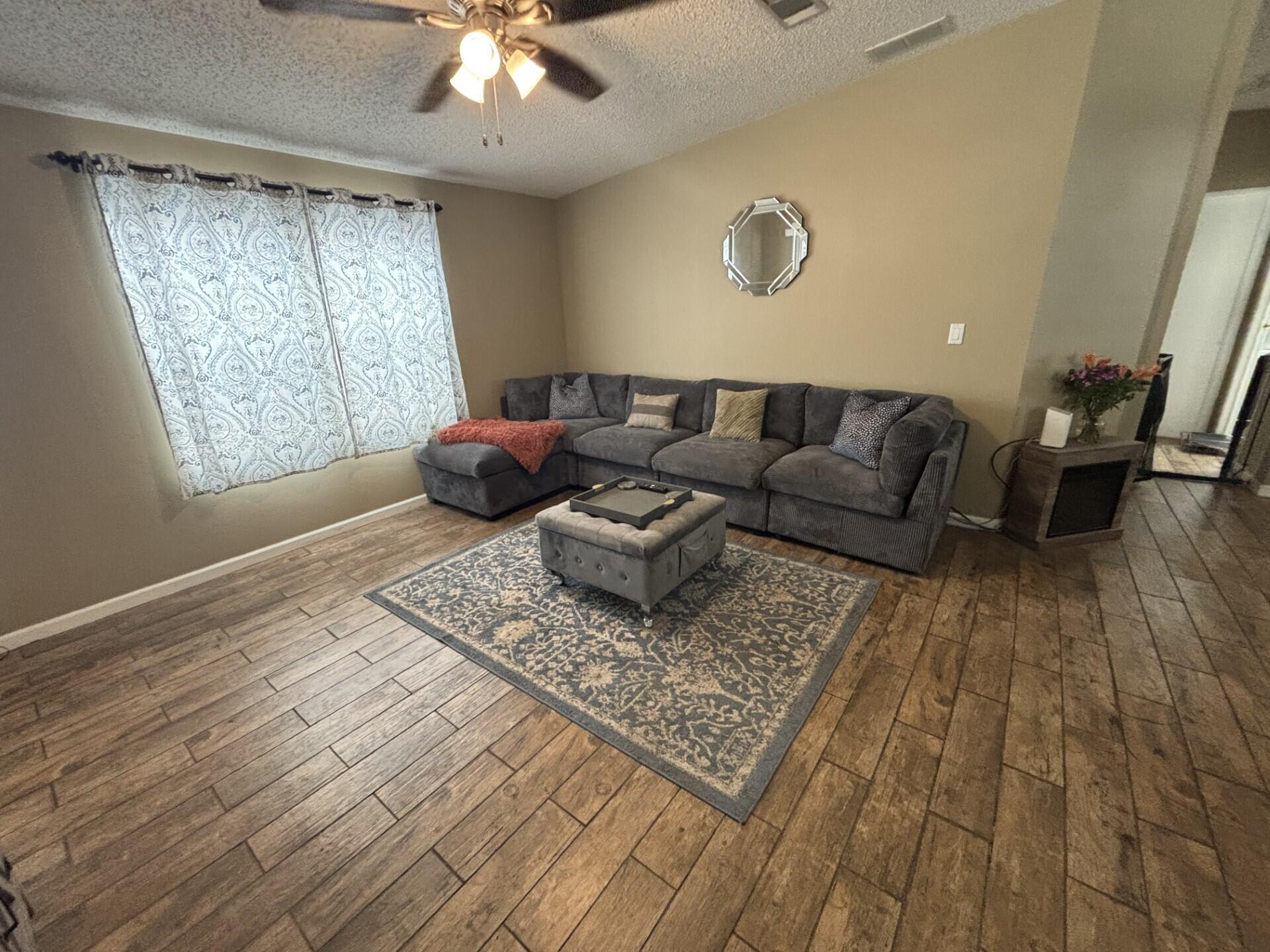 TALLOWWOOD ISLE - Residential