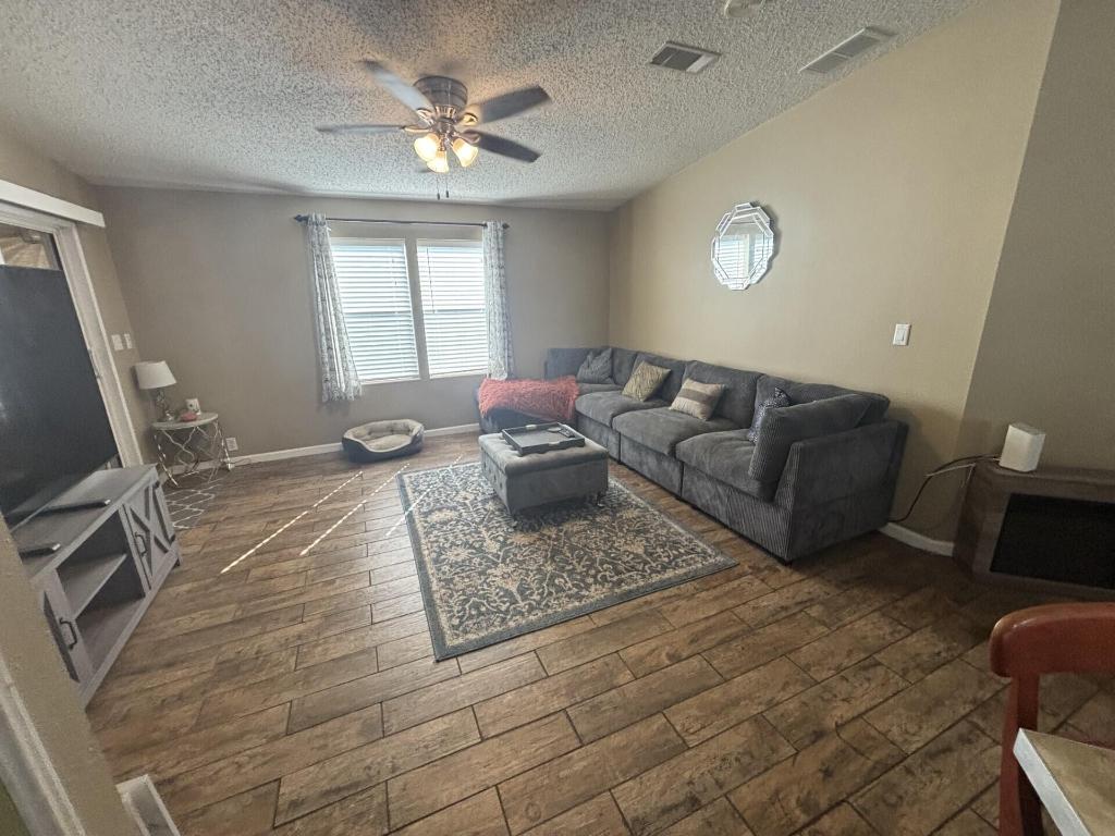 TALLOWWOOD ISLE - Residential