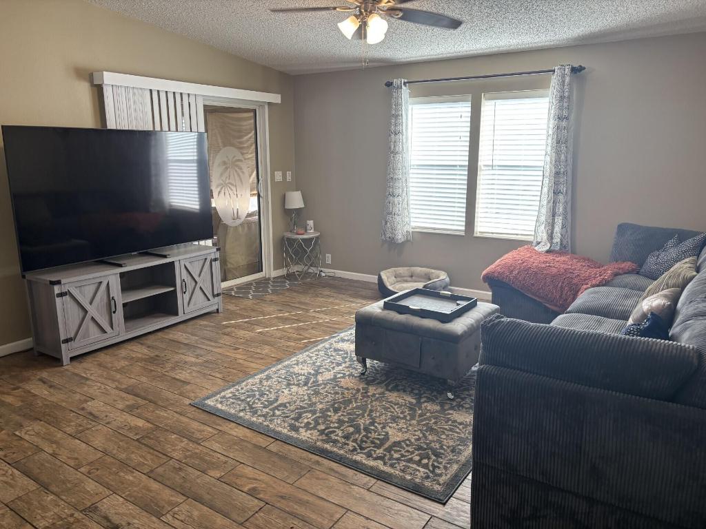 TALLOWWOOD ISLE - Residential