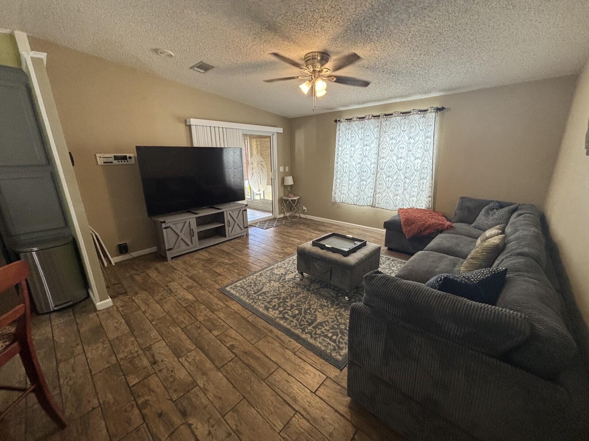 TALLOWWOOD ISLE - Residential