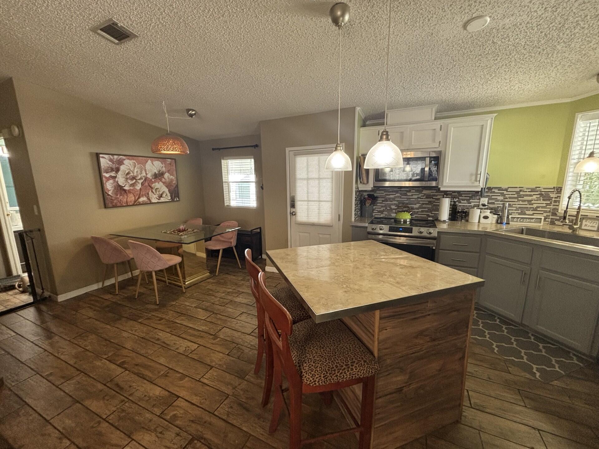 TALLOWWOOD ISLE - Residential