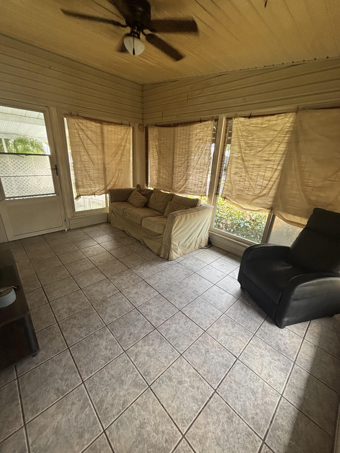 TALLOWWOOD ISLE - Residential