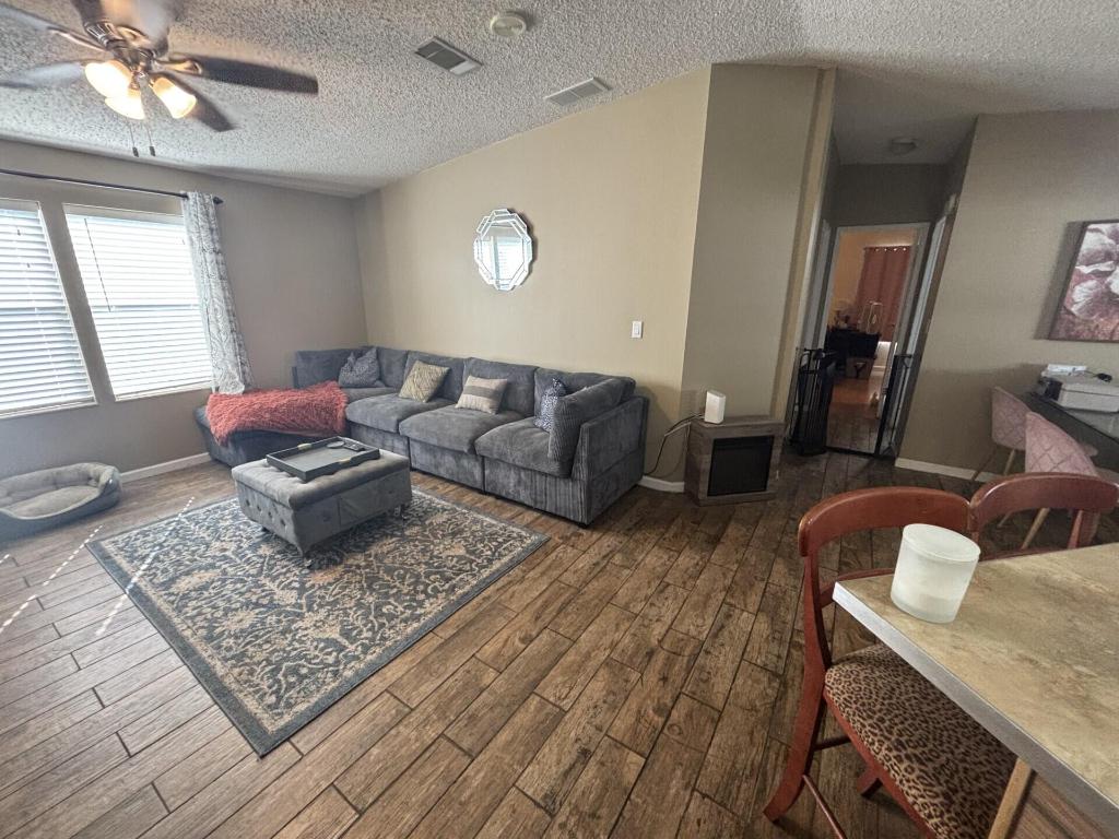 TALLOWWOOD ISLE - Residential