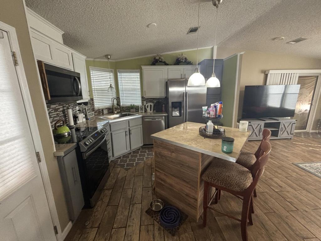 TALLOWWOOD ISLE - Residential