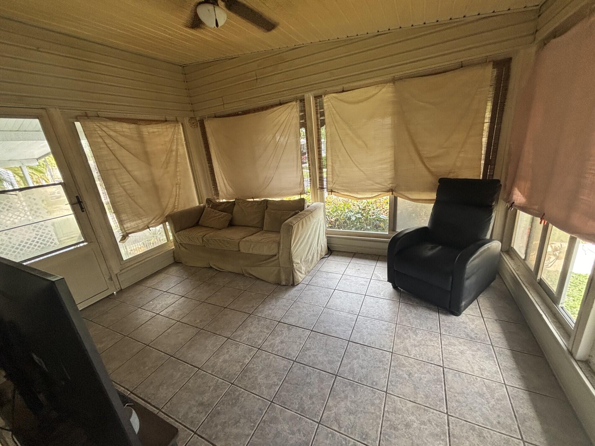 TALLOWWOOD ISLE - Residential