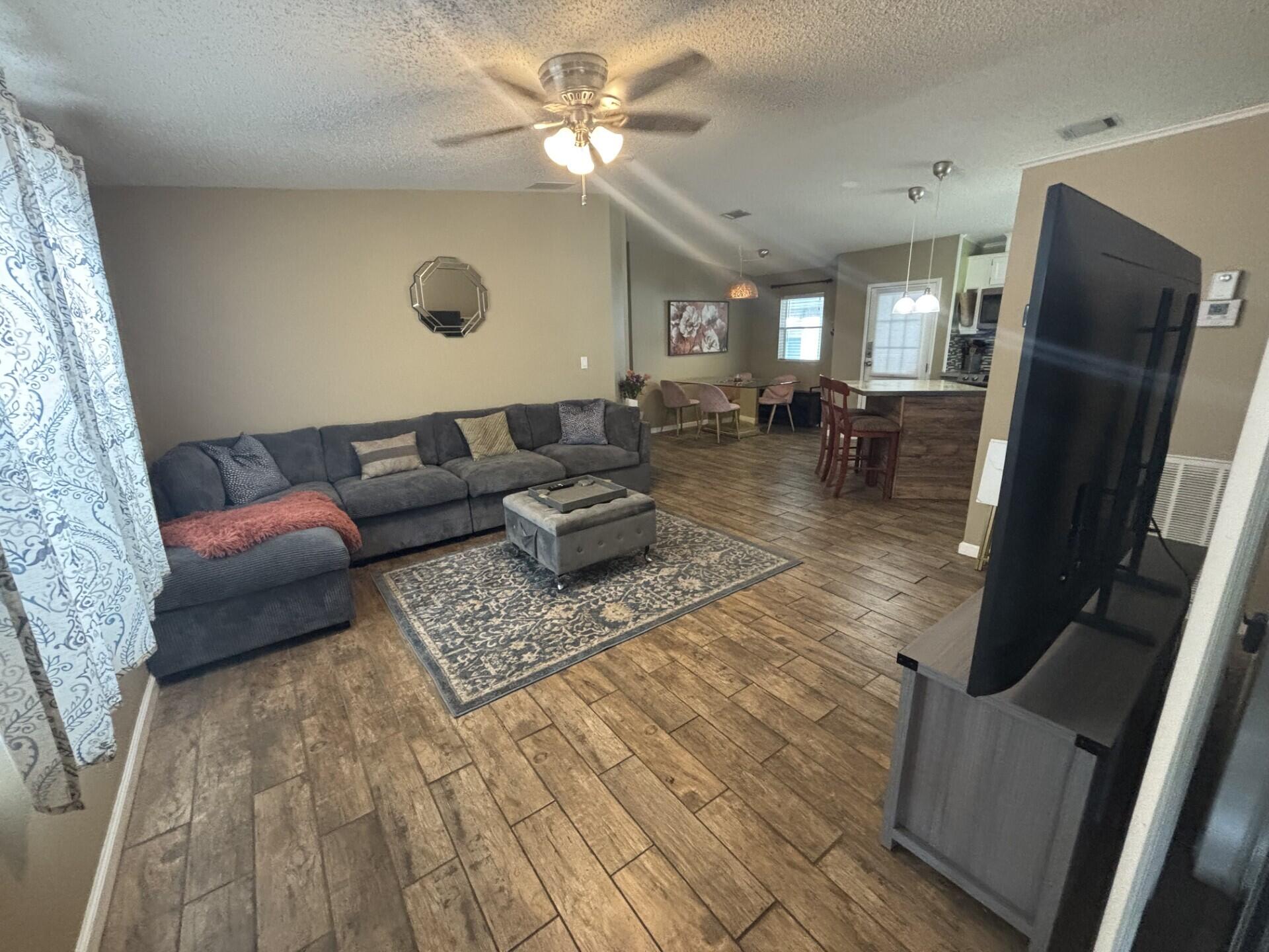 TALLOWWOOD ISLE - Residential