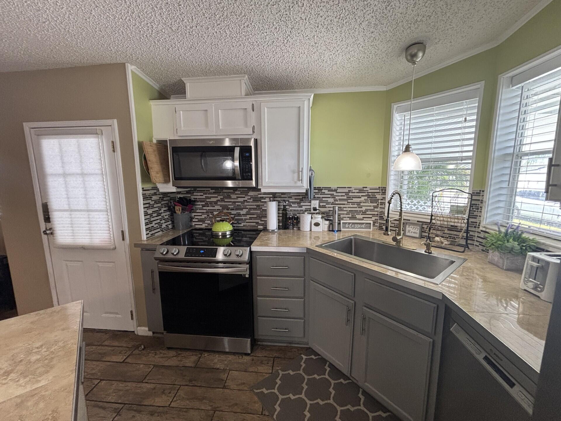 TALLOWWOOD ISLE - Residential