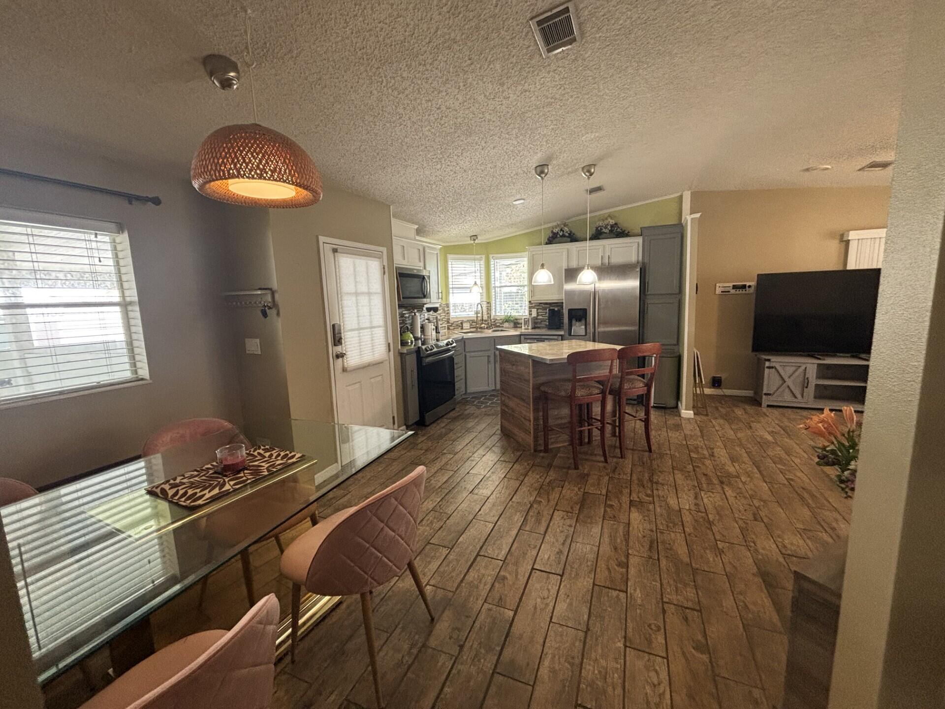 TALLOWWOOD ISLE - Residential