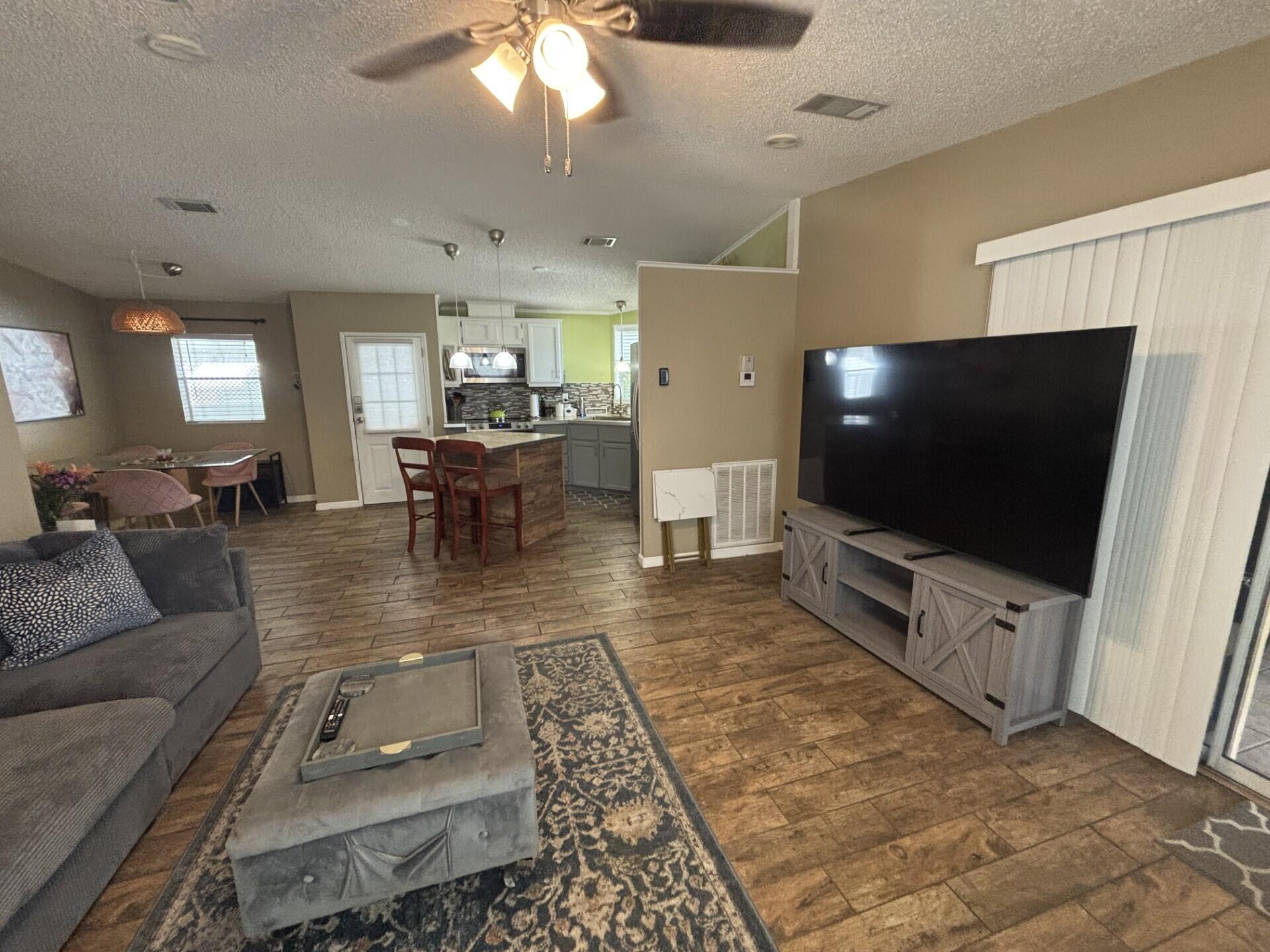 TALLOWWOOD ISLE - Residential