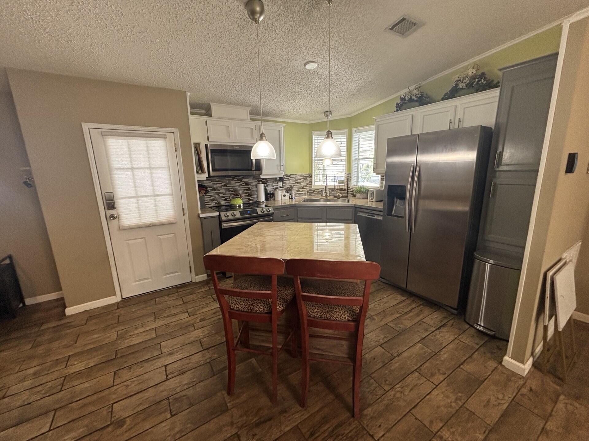 TALLOWWOOD ISLE - Residential