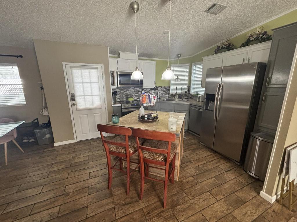 TALLOWWOOD ISLE - Residential