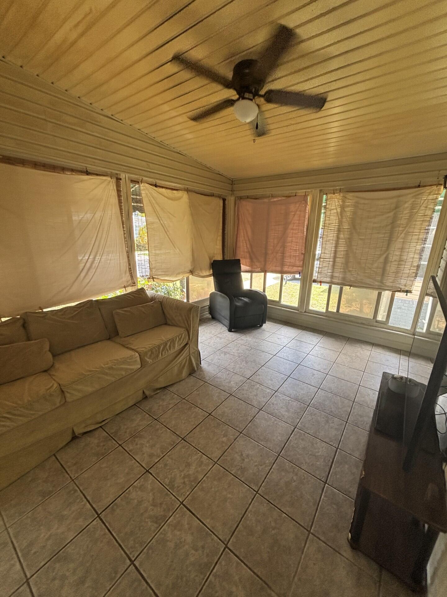 TALLOWWOOD ISLE - Residential