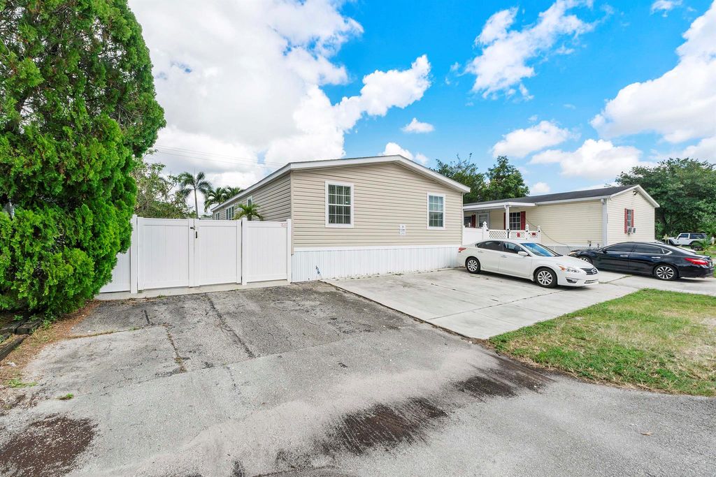 Photo of 10139 Marlin Drive, Boca Raton, FL 33428 (MLS # R11134505)