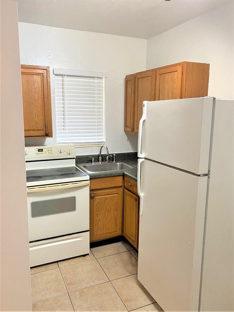 Hollywood 1-21 B - Residential Lease