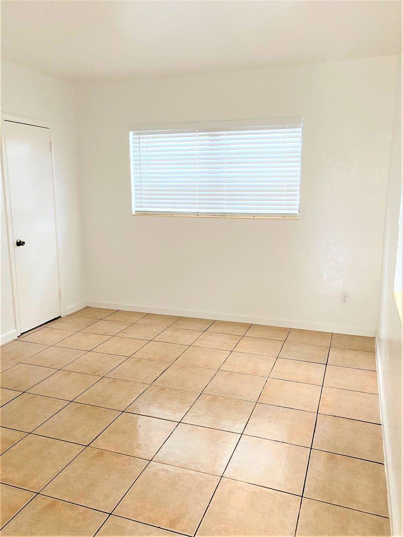 Hollywood 1-21 B - Residential Lease