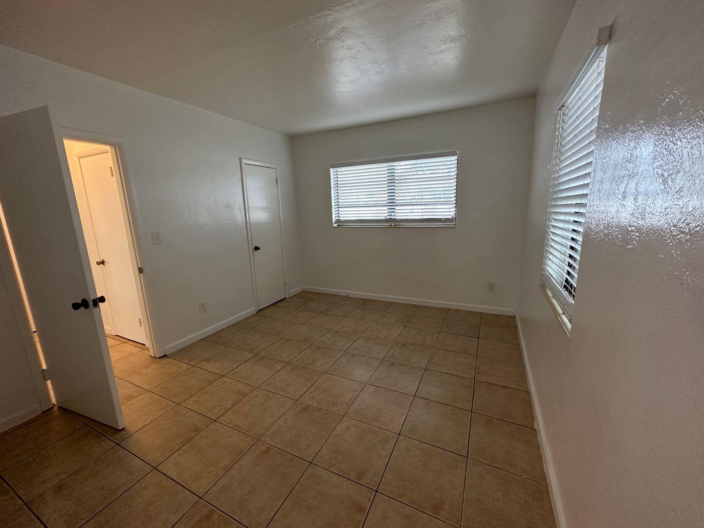 Hollywood 1-21 B - Residential Lease