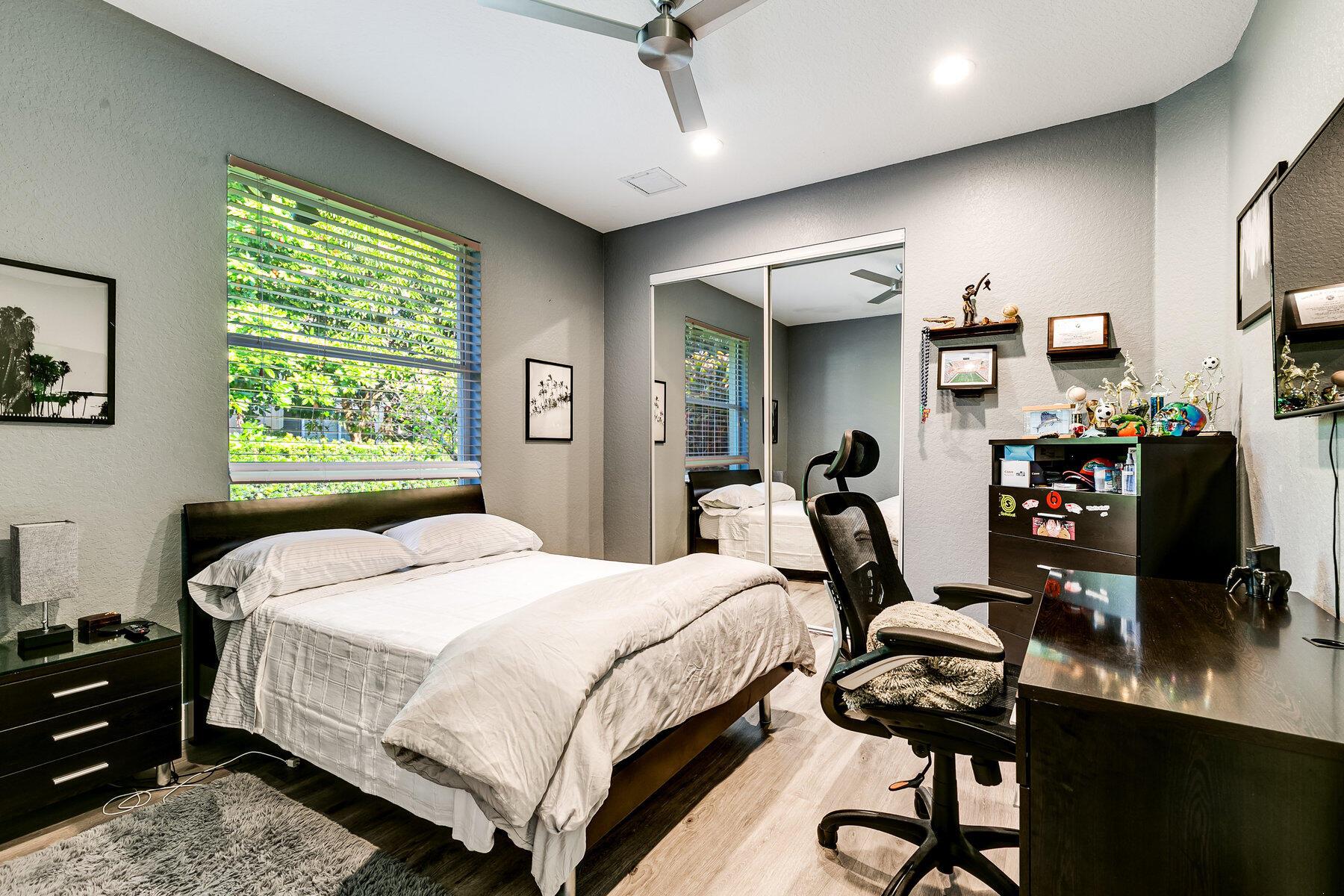 ISLES AT WELLINGTON 8 - Residential Lease