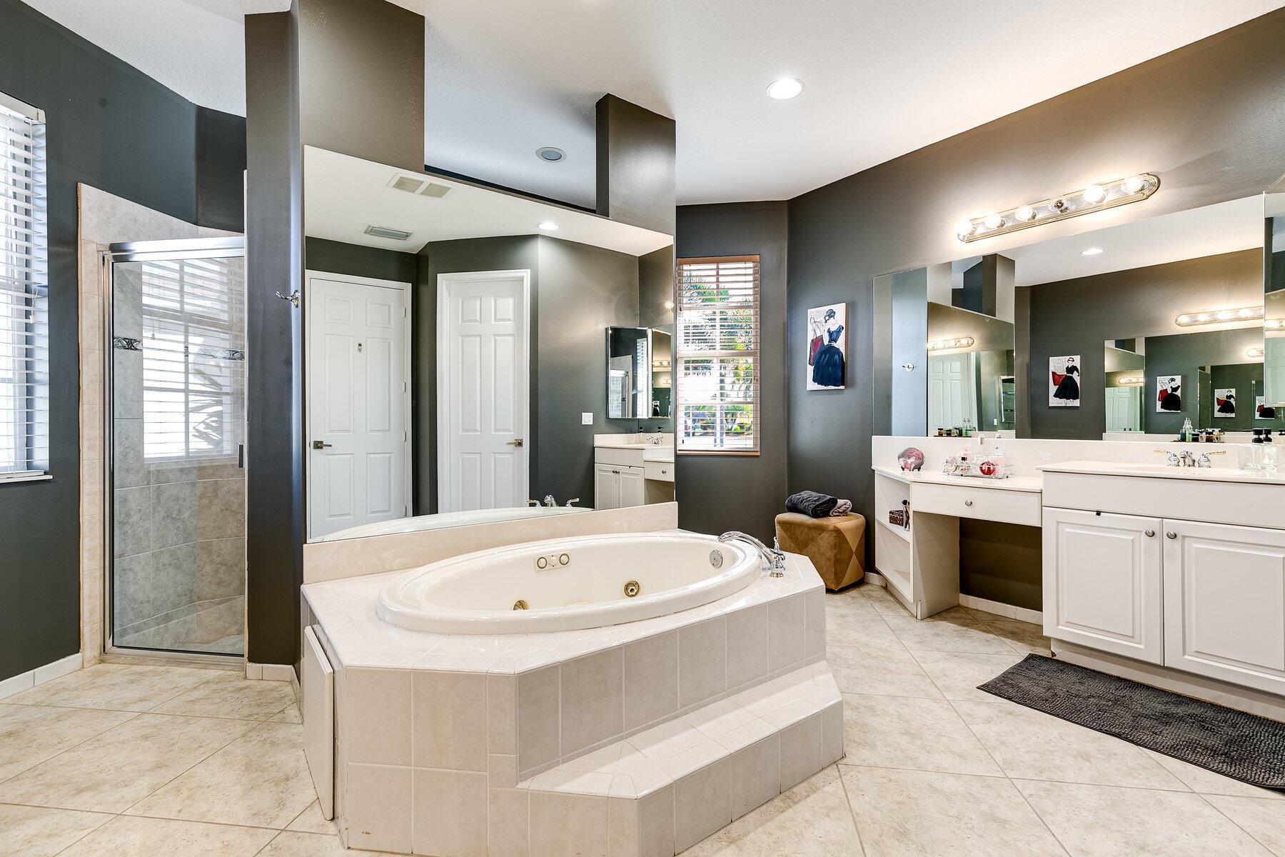 ISLES AT WELLINGTON 8 - Residential Lease