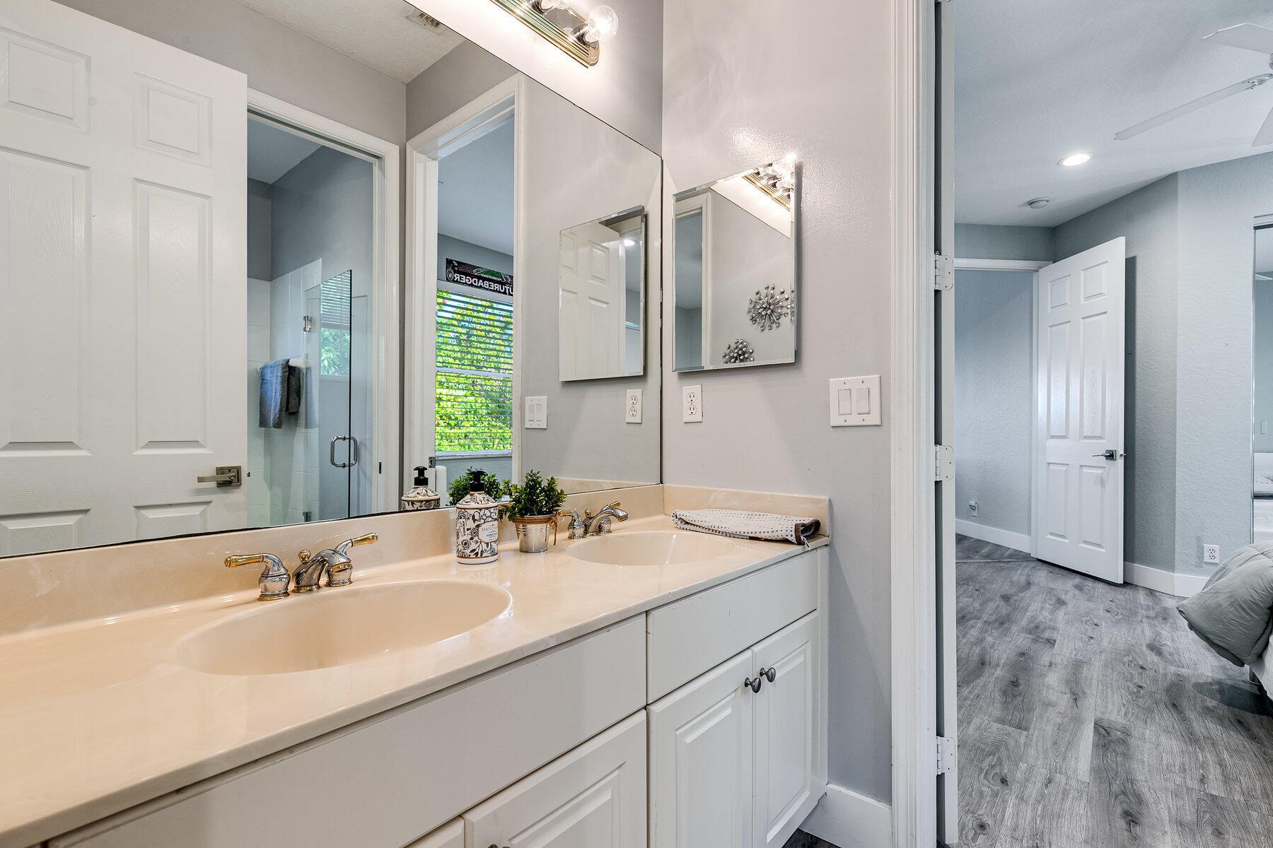 ISLES AT WELLINGTON 8 - Residential Lease