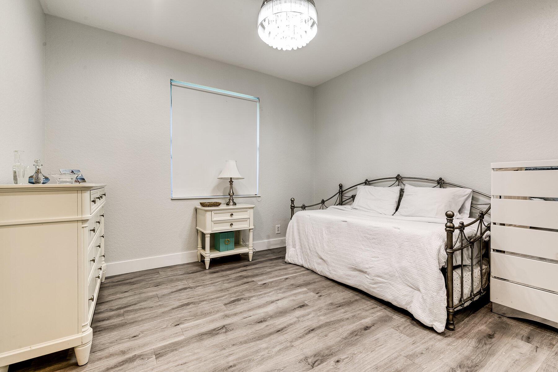 ISLES AT WELLINGTON 8 - Residential Lease