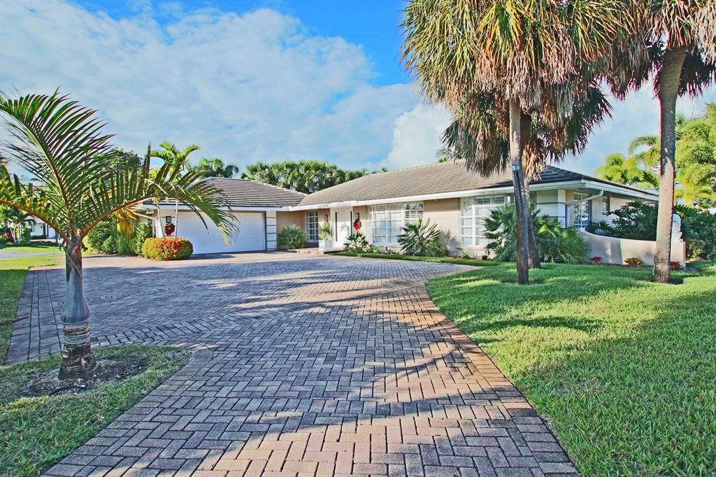Photo of 1 Bunker Place, Tequesta, FL 33469 (MLS # R10765038)