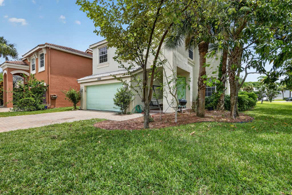 Photo of 9080 Dupont Place, Wellington, FL 33414 (MLS # B26060021)