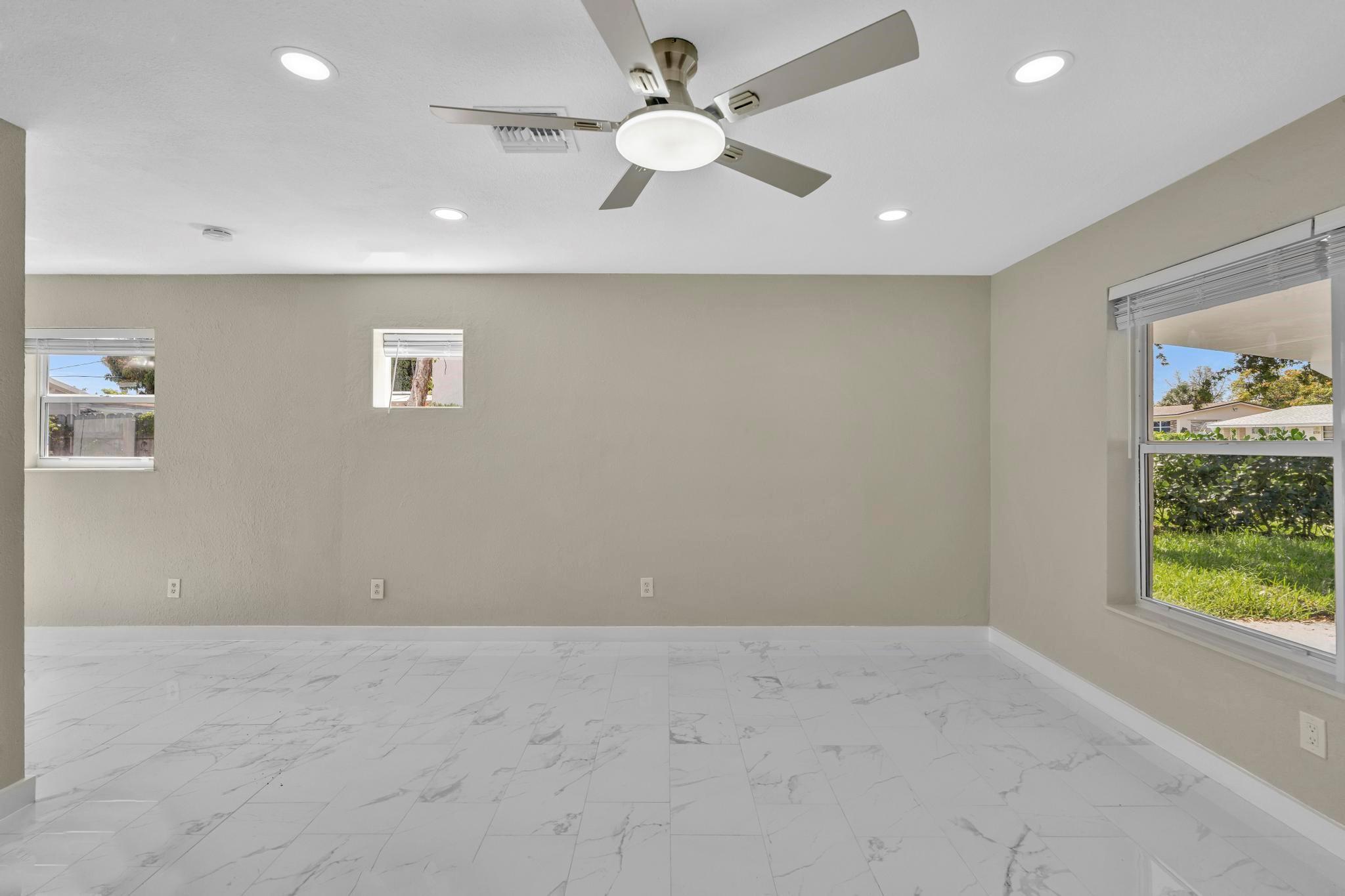 2770 NW 25th St