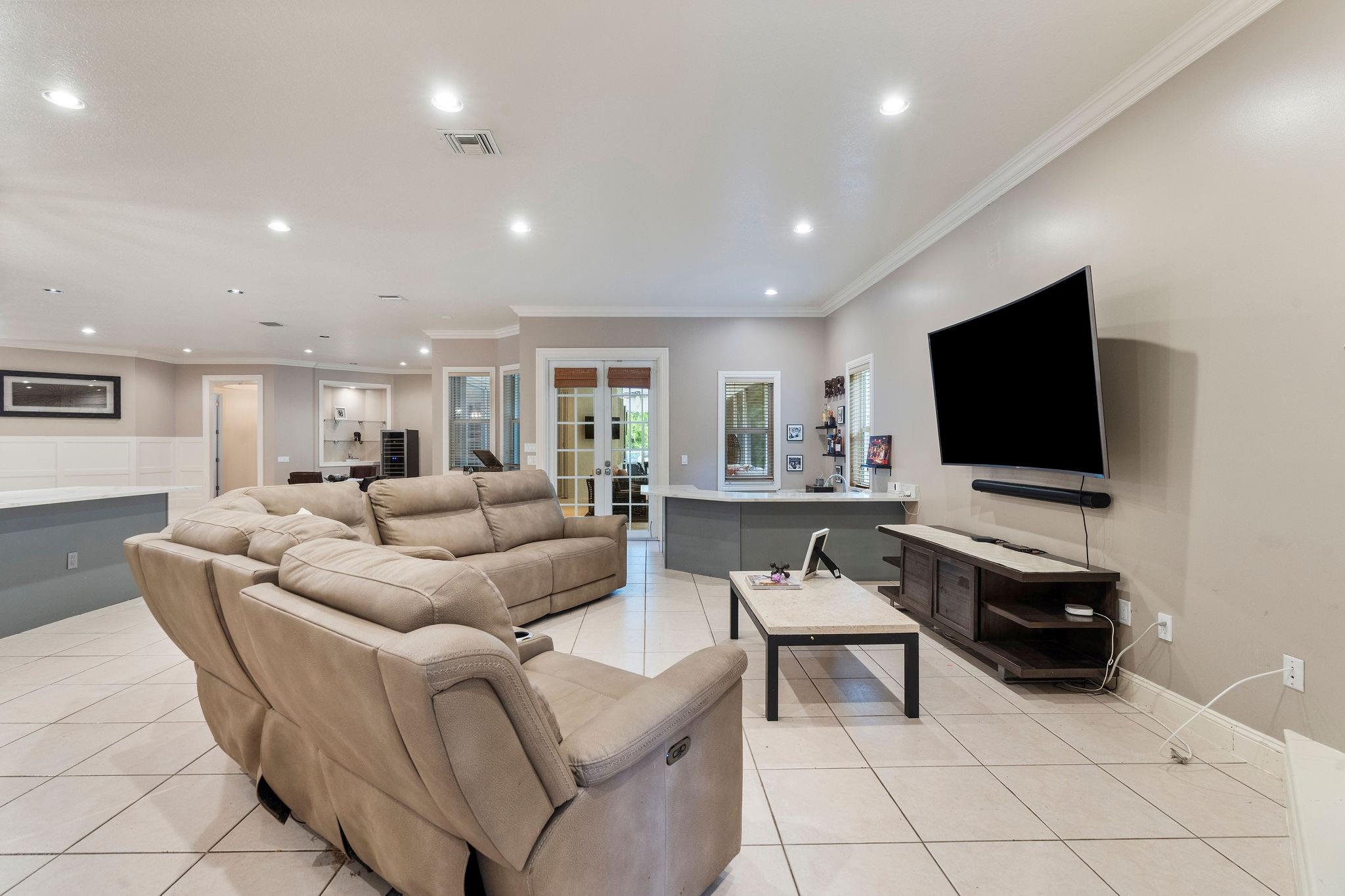 GREEN MEADOWS - Residential