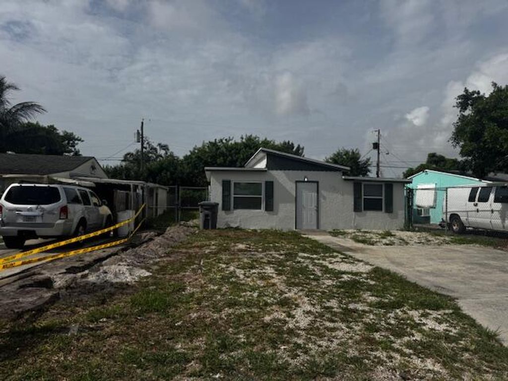 Photo of 1214 Highview Road, Lake Worth, FL 33462 (MLS # R11153816)