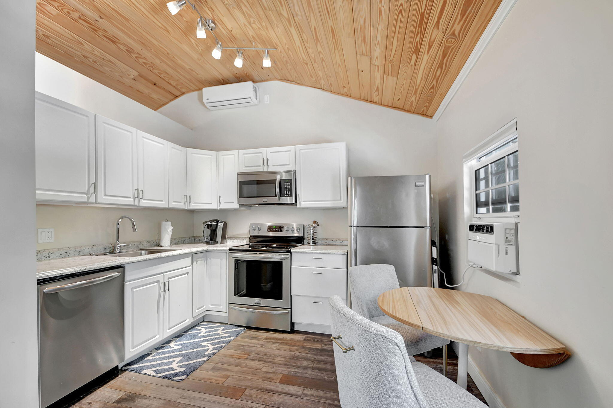 GRANDVIEW HEIGHTS - Residential Lease