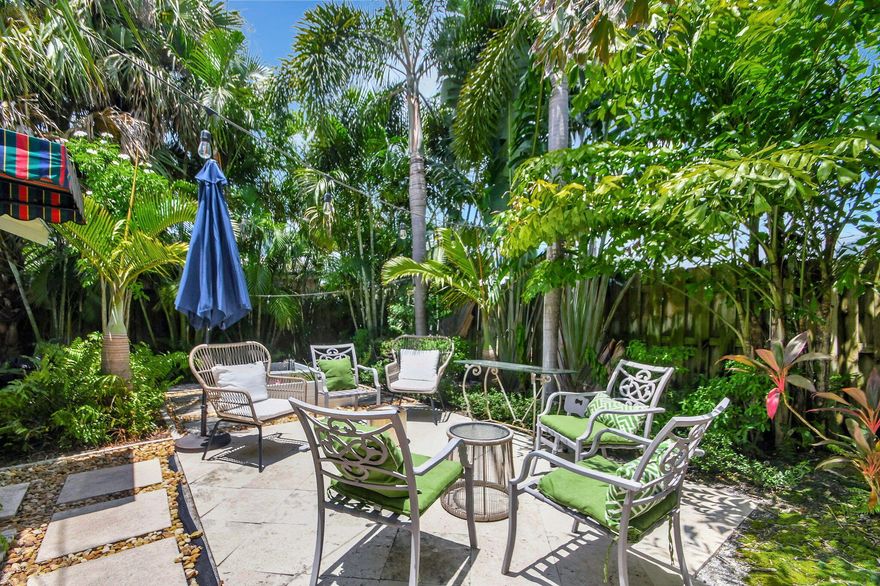 Welcome to this fully furnished charming studio cottage nestled in the vibrant Grandview Heights neighborhood of West Palm Beach. This delightful property offers both convenience and charm. Just moments away from the picturesque Howard Park and the trendy Hive, you'll have easy access to green spaces and local hotspots. The bustling Dixie Corridor and downtown West Palm Beach are also within close reach, offering a wealth of dining, shopping, and entertainment options. This property is also on the Circuit route for convenient transportation. The thoughtfully curated interior features stylish furnishings, modern amenities, and a warm color palette that enhances its charm. Complete with a fully equipped kitchen, comfortable sleeping area, and tasteful décor.