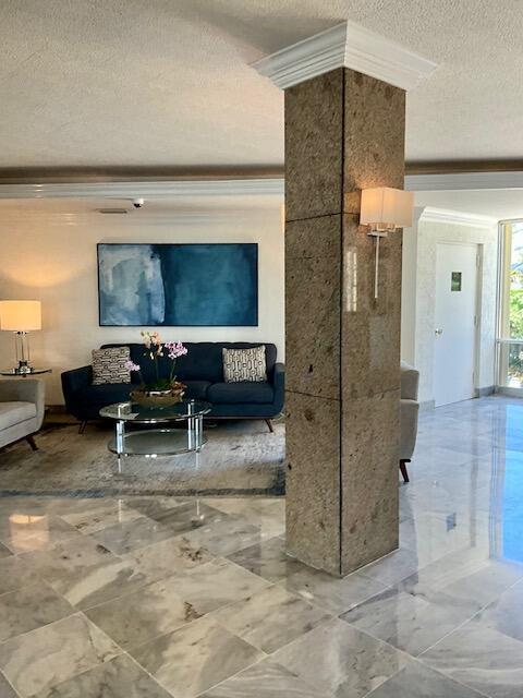 LA BONNE VIE CONDO - Residential Lease