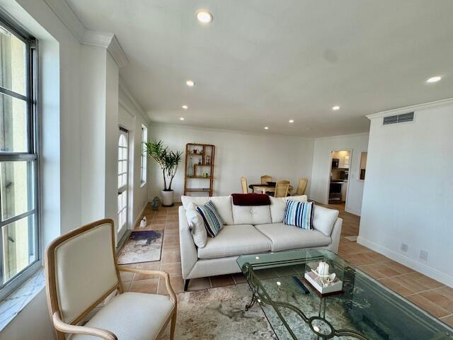 LA BONNE VIE CONDO - Residential Lease