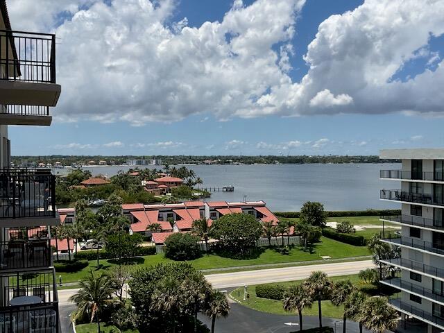 LA BONNE VIE CONDO - Residential Lease