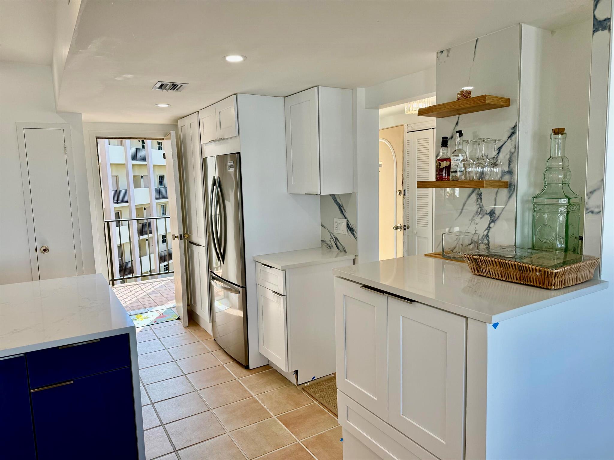 LA BONNE VIE CONDO - Residential Lease