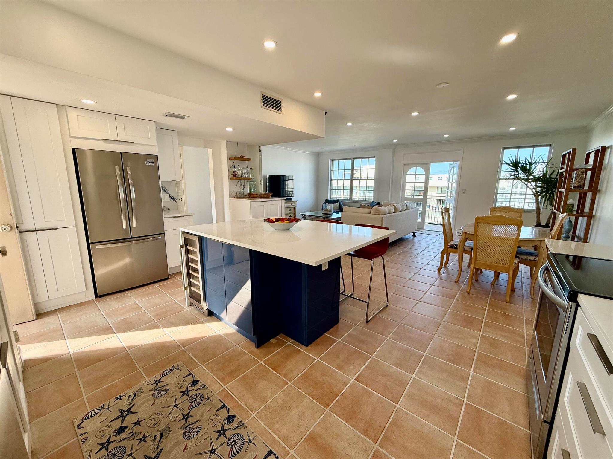 LA BONNE VIE CONDO - Residential Lease