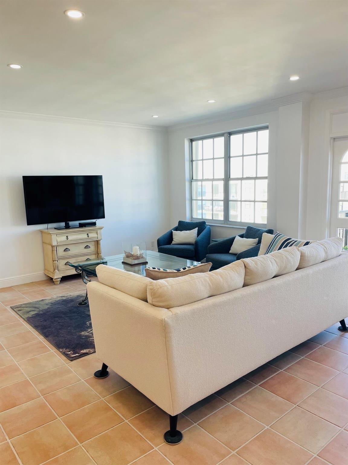 LA BONNE VIE CONDO - Residential Lease