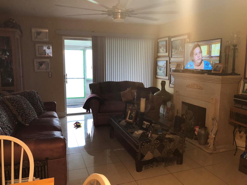 CRESTHAVEN VILLAS 6 CONDO - Residential