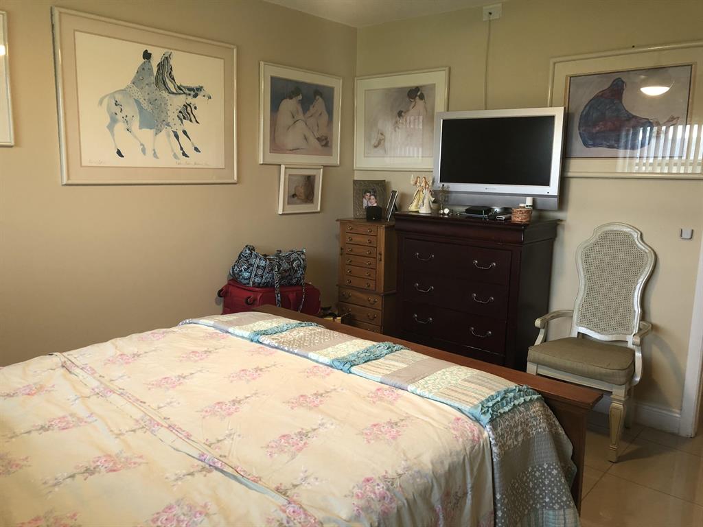 CRESTHAVEN VILLAS 6 CONDO - Residential