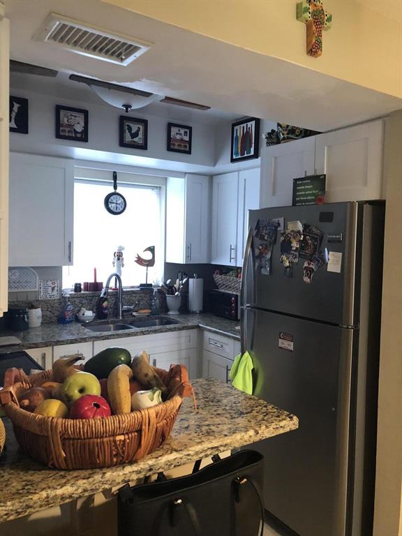 CRESTHAVEN VILLAS 6 CONDO - Residential