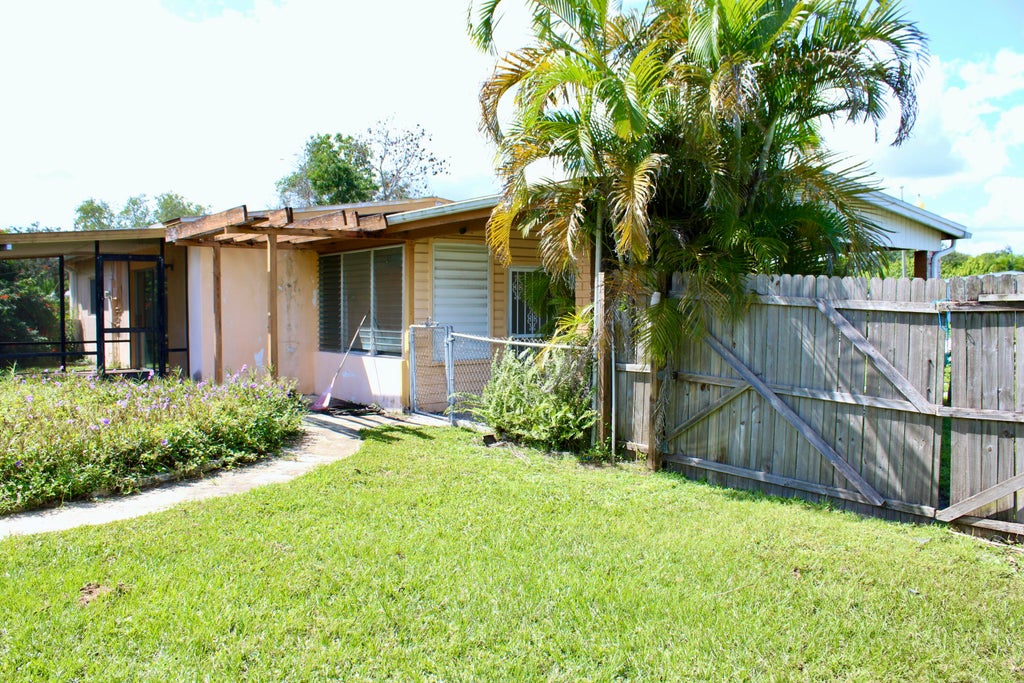 Photo of 305 SE Airoso Boulevard, Port Saint Lucie, FL 34983 (MLS # R11132600)