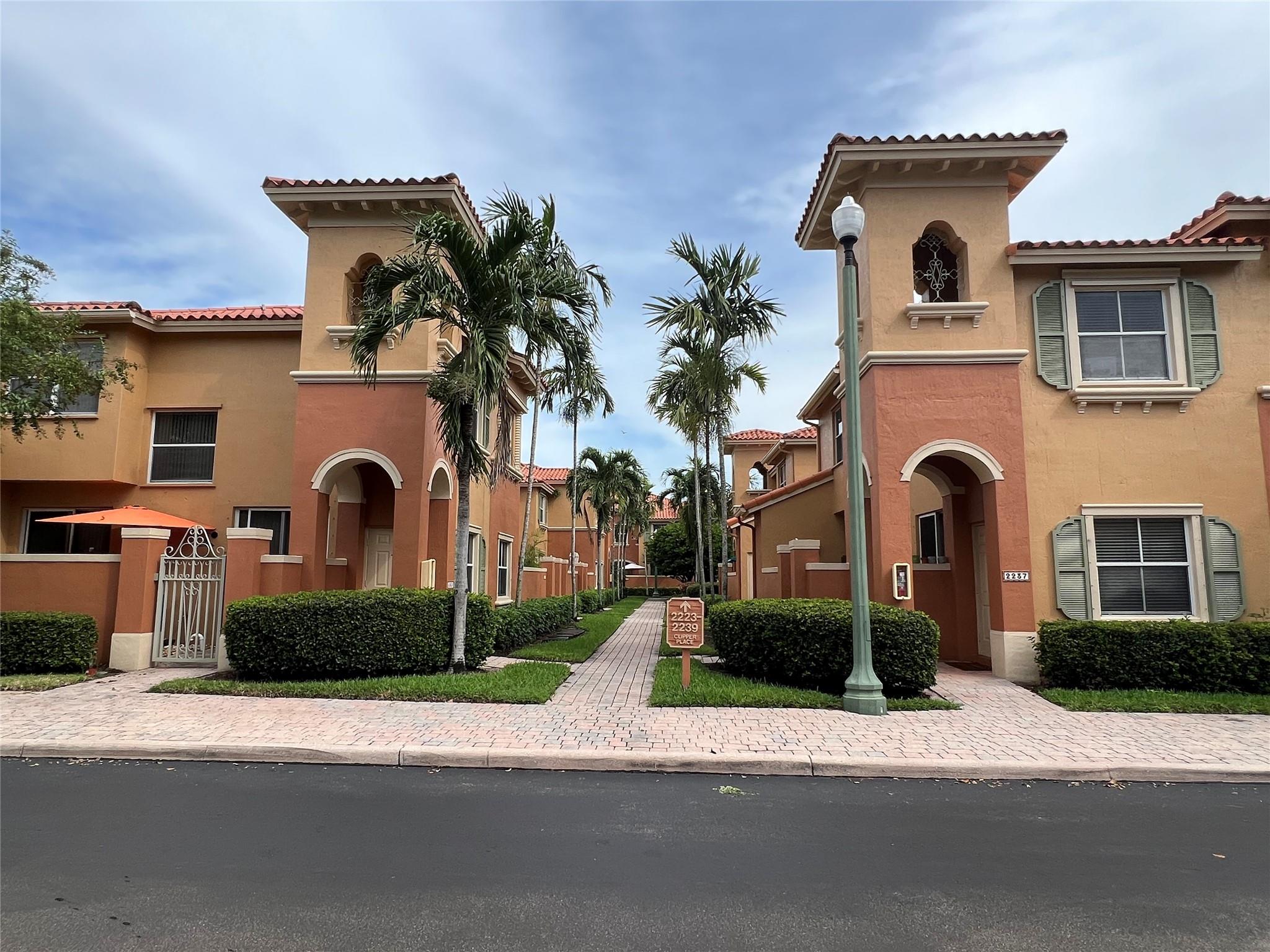VILLAS AT HARBOR ISLES - Residential Lease