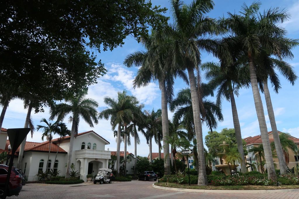 Photo of 301 Villa Circle, Boynton Beach, FL 33435 (MLS # R11014597)