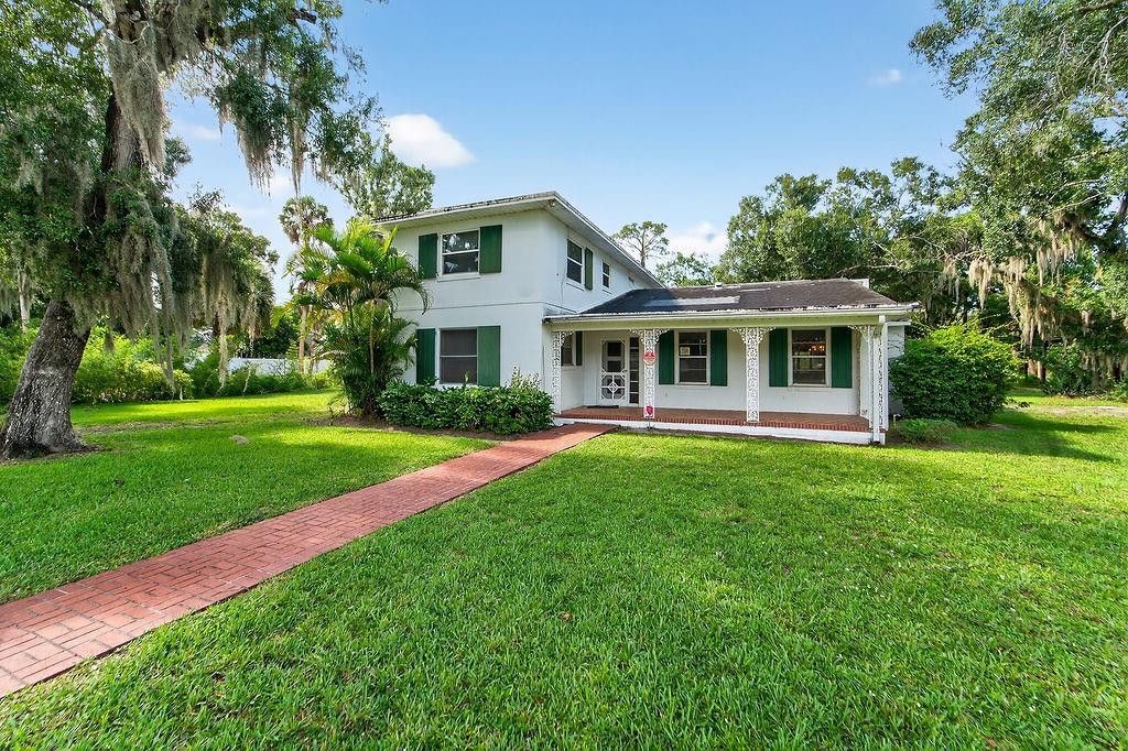Photo of 5240 20th Street, Vero Beach, FL 32966 (MLS # F10502094)