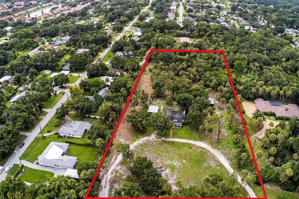 Photo of 5240 20th Street, Vero Beach, FL 32966 (MLS # F10502094)